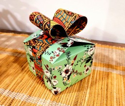 Chocolate bow box