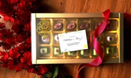 18-Piece Assorted Chocolates Gift Box – Elegant Gold-Toned